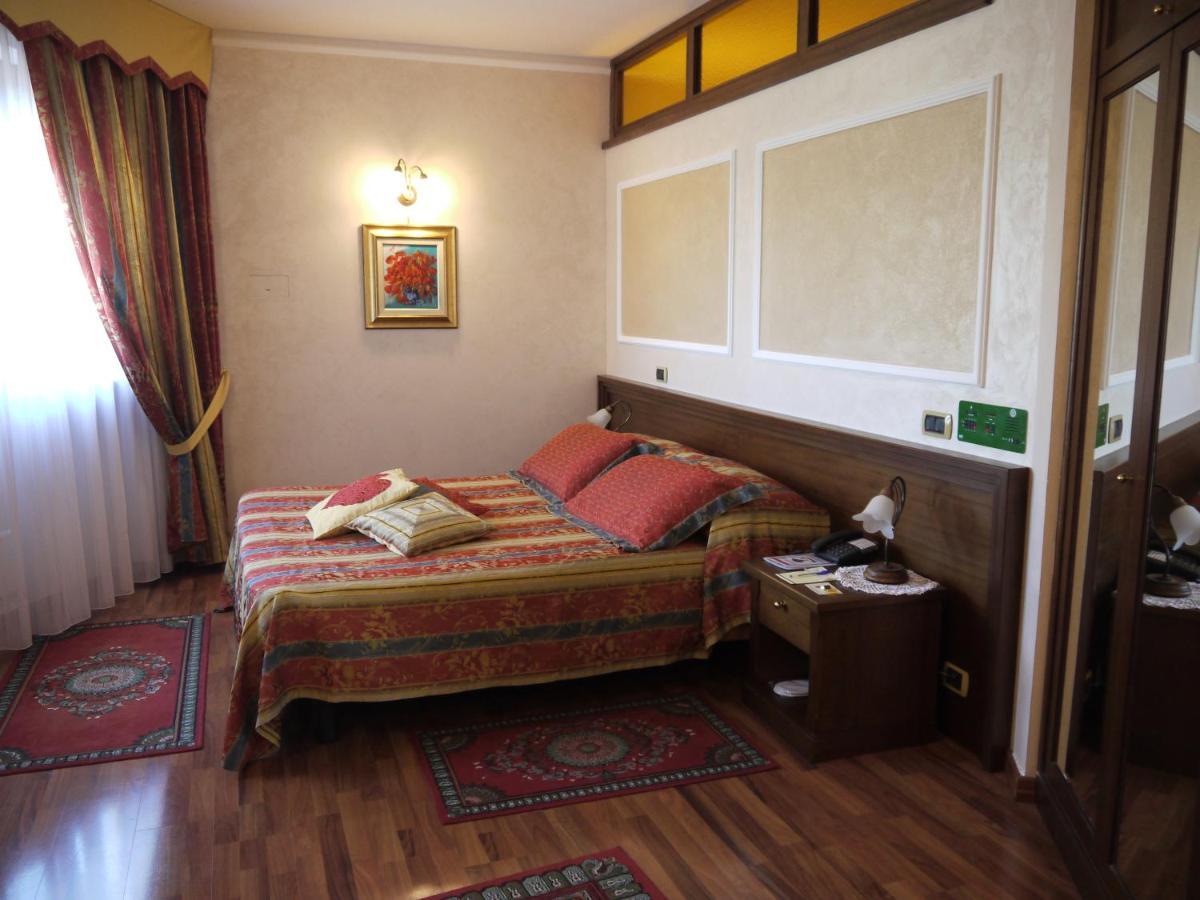 Hotel La Ruota Pianfei Екстер'єр фото