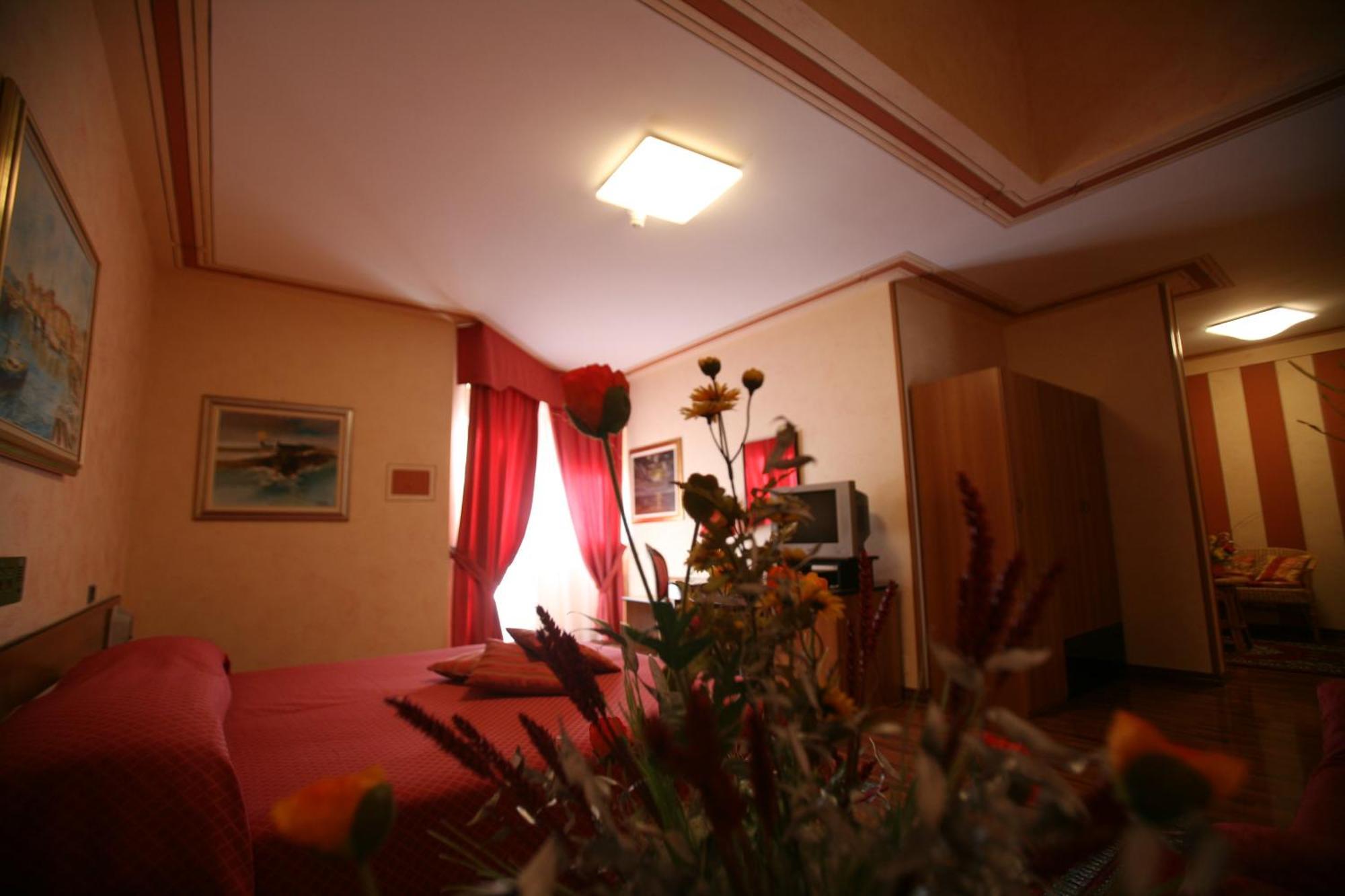 Hotel La Ruota Pianfei Екстер'єр фото