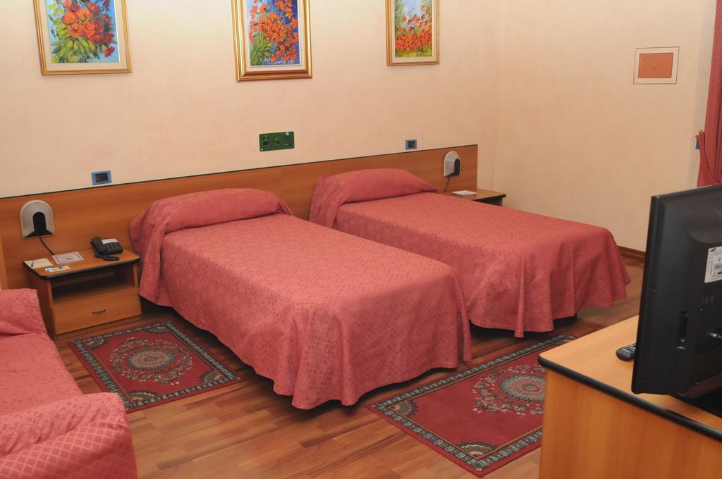 Hotel La Ruota Pianfei Екстер'єр фото